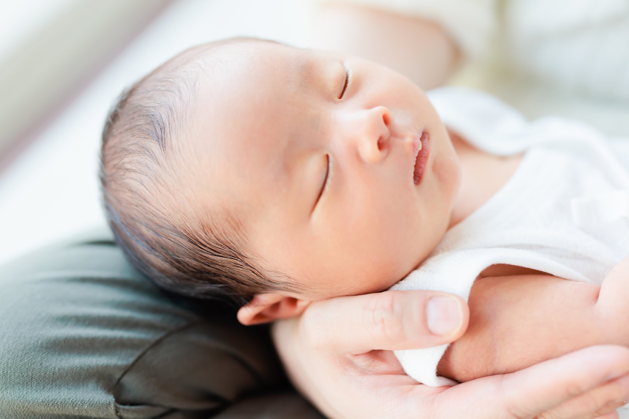 赤ちゃんにも腸活は必要不可欠！助産師さんに聞いた、新生児期の便秘解消法